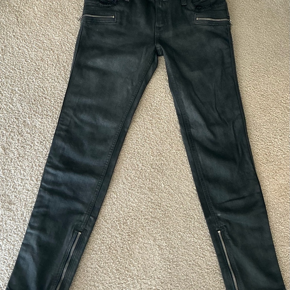 Rock Revival Moto women’s Black Skinny Jeans and Zipper Details